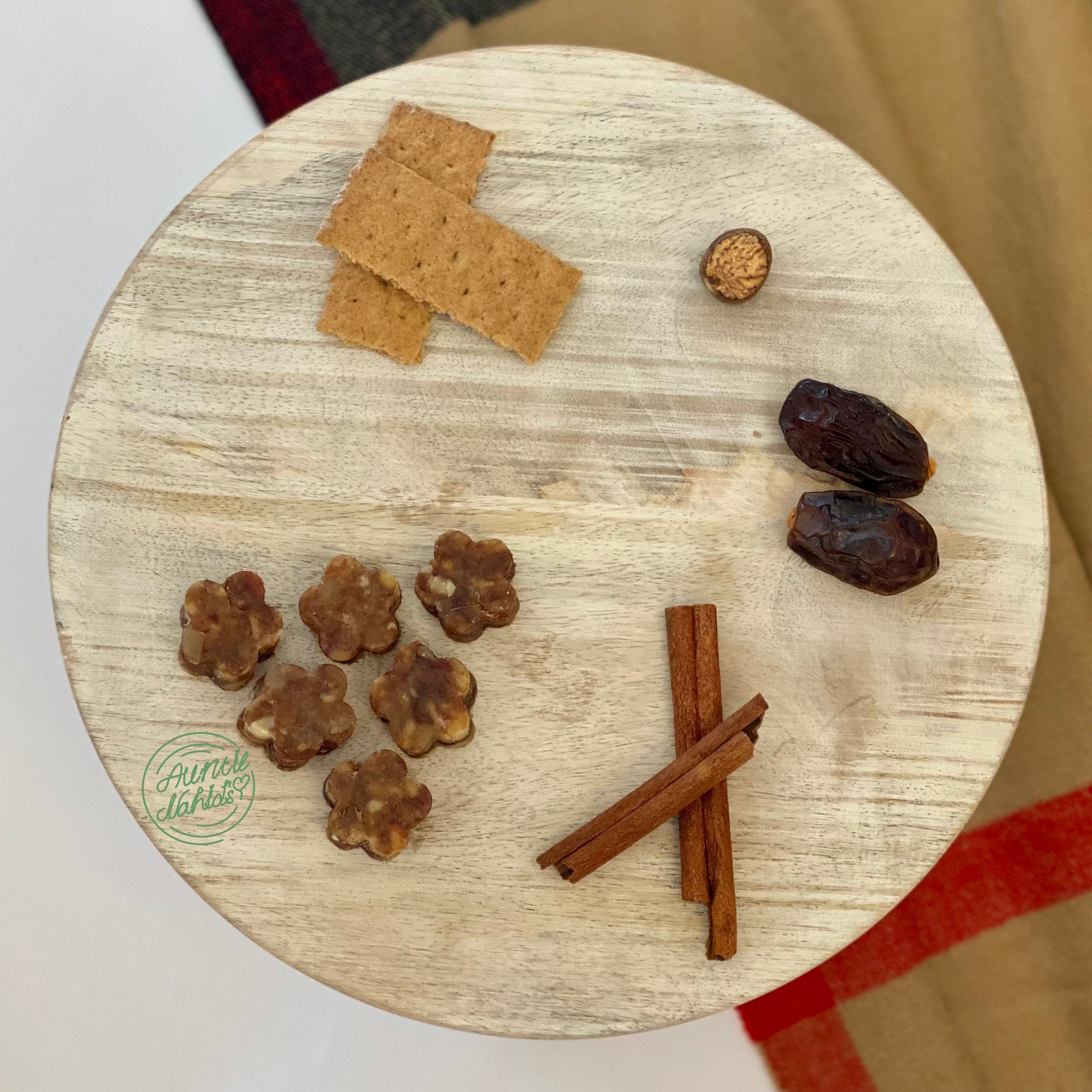 Cinnamon Nutmeg Date Bites
